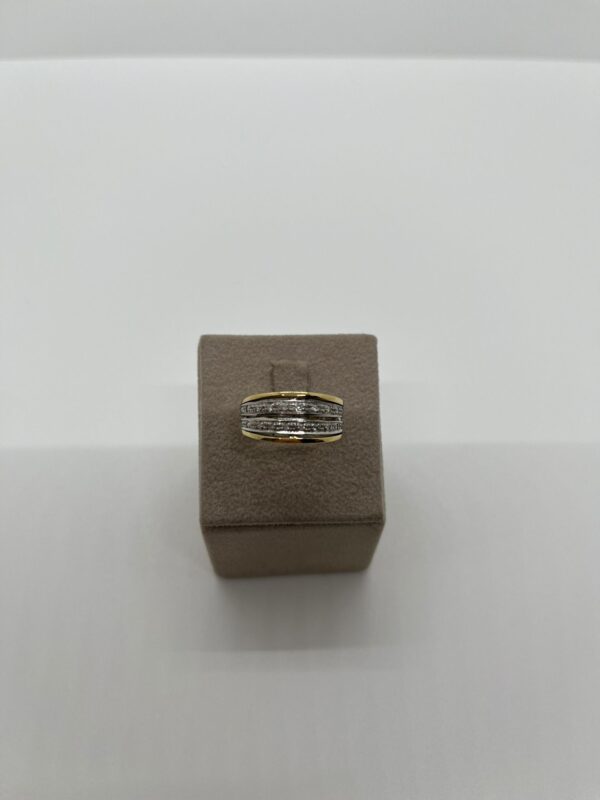 Anello in Oro 18 Kt. con 20 Diamantini